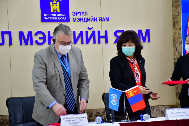 Health Minister Davaajantsan Sarangerel (right) with WHO representative Sergey Diorditsa