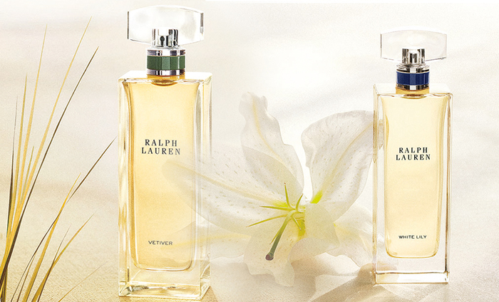 Ralph Lauren Collection-ы эхнийх нь “Нью-Йоркийн хөрөг” аж. Тэнд амьдарч, цуглуулгаа хийж байгаа дизайнер хоёр цэцгийг сонгожээ. Сараана цэцгийн үнэрт мадагаскарын ванили, ягаан чинжүүний үнэр нэмжээ. Хоёр дахь ветивер цэцэгт тэр хар чинжүү, ногоон кардаманы аясыг шингээсэн байна. Хоёр дахь сүрчиг нь хотын үдэшлэгүүдийг илэрхийлж байгаа гэнэ.