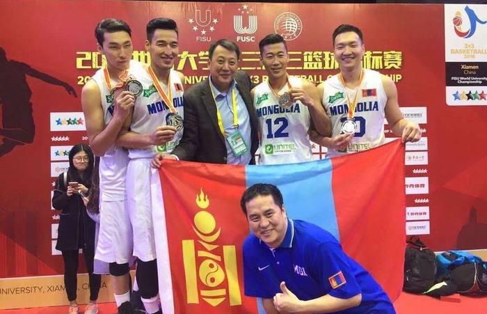 Олон улсын сагсан бөмбөгийн холбоо/FIBA/, Олон улсын оюутны спортын холбоо/FISU/ хамтран зохион байгууллсан 3х3 төрлийн оюутны сагсан бөмбөгийн ДАШТ-д 10 баг өрсөлдсөнөөс Монголын баг МӨНГӨН МЕДАЛЬ хүртлээ. 2016.11.24