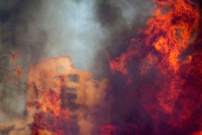 Фото: Ariel Schalit / AP  Хайфа боомтоос нийтдээ 60 мянган хүнийг нүүлгэжээ