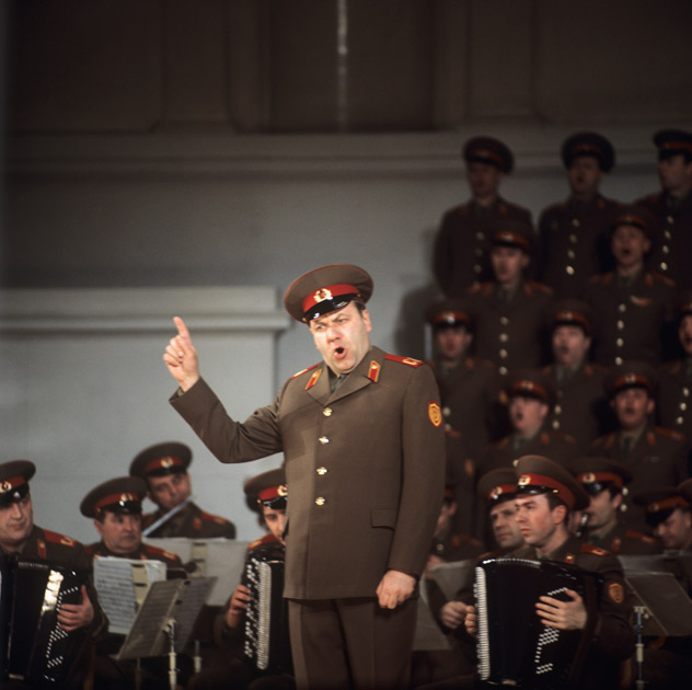 1970 он. РСФСР-ын гавъяат жүжигчин Вадим Русланов.