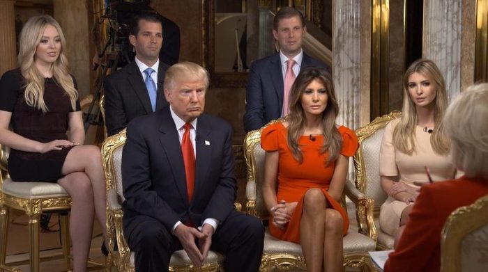Ерөнхийлөгчийн сонгуульд ялсны дараа Дональд Трамп болон түүний гэр бүлийнхэн Трамп Тауэрт. /2016.11.09/