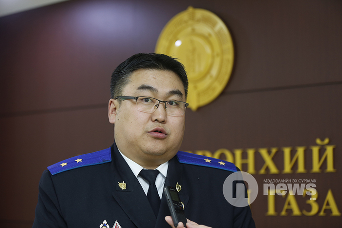 Өмнөговь аймаг дахь сум дундын прокурорын газрын ахлах прокурор Д.Энх-Оргил: Нүүрс тээвэрлэж байгаа жолооч нар сэргээш хэрэглэж байгаа