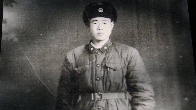 Ван Чи 1960 онд Хятадын Ардын чөлөөлөх армид татагджээ.