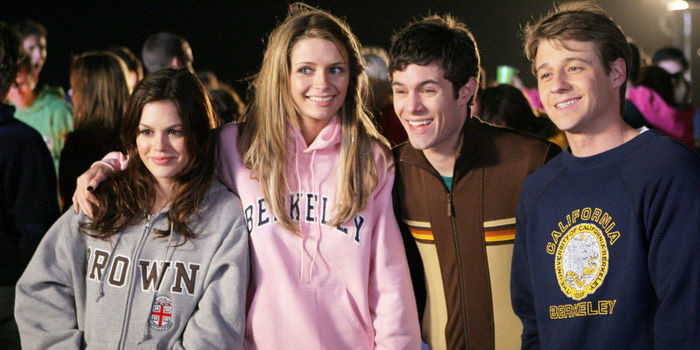 “The O.C” америкийн өсвөр үеийнхэний тухай кино 13 жилийн өмнө дэлгэцэнд гарч байв
