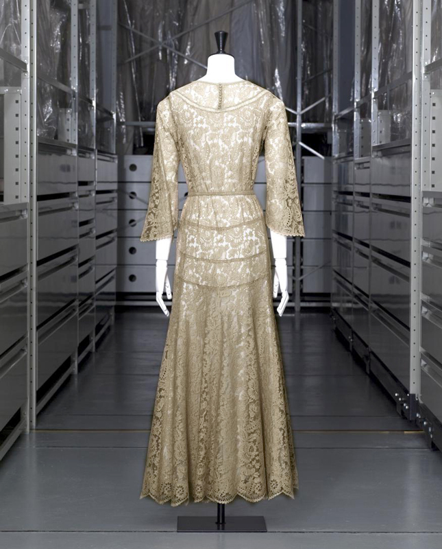 Сүлжмэл материалаар хийсэн оройн торгон даашинз, Chanel, 1938