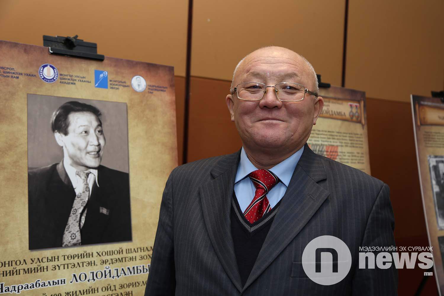 Доктор, профессор А.Жамбал