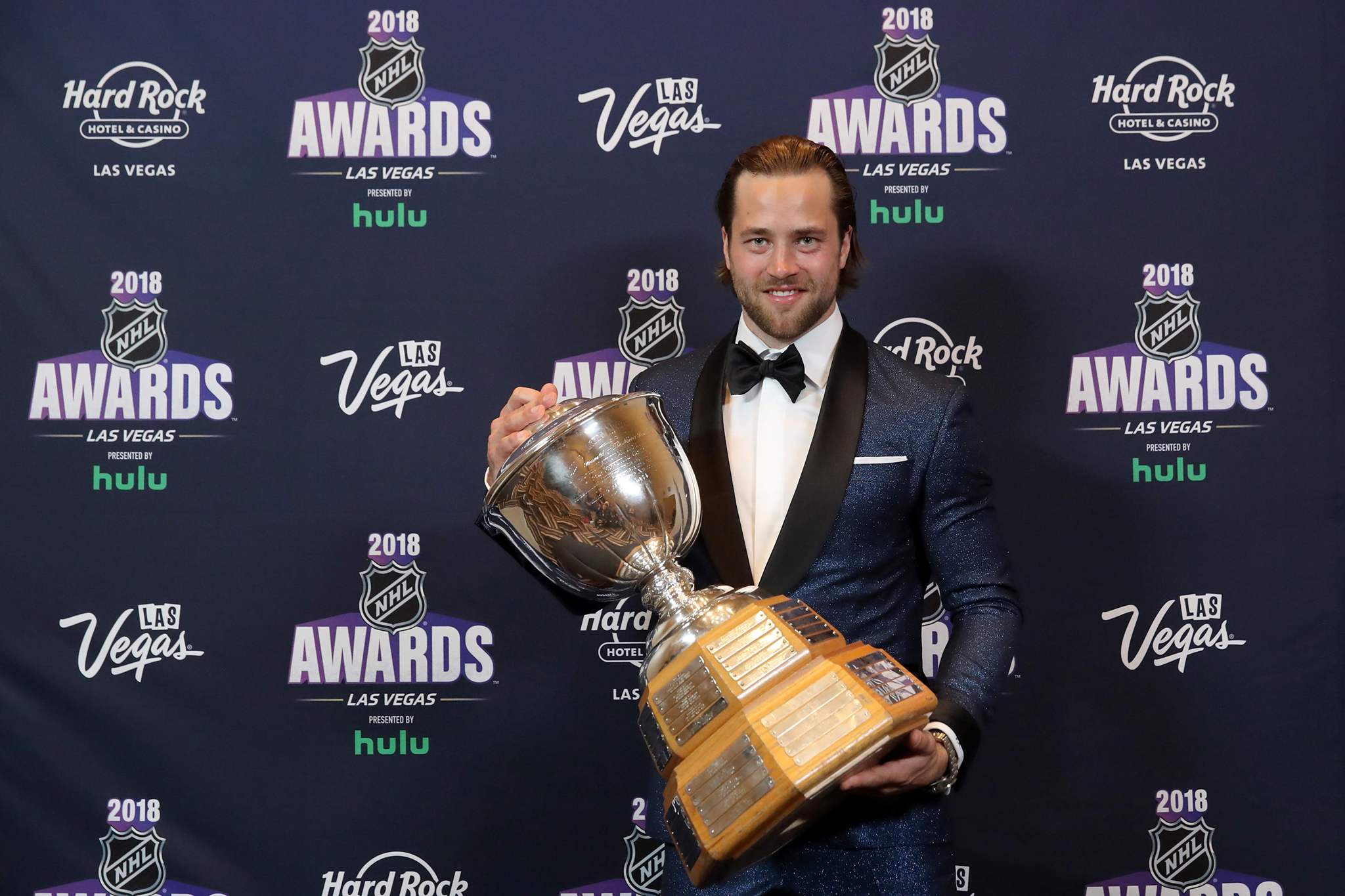 James Norris Memorial trophy буюу улирлын шиллдэг хамгаалагч В.Хедман