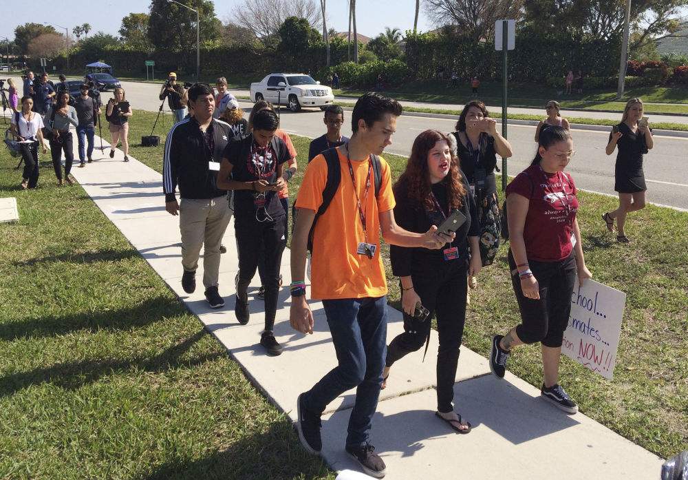 Давид Хог, нийгмийн зүтгэлтэн Marjory Stoneman Douglas ахлах сургуулийн сурагч одоо 18 настай, 2000 онд төрсөн. Тэрбээр сошильд маш их идэвшитэй, олон сайн дурын ажил зохион байгуулж байсан. 