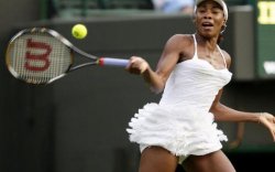 Venus Williams талбайд моод үзүүлэв