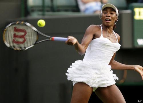 Venus Williams талбайд моод үзүүлэв