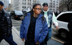 Lil Wayne дахин шоронд суухаар болов