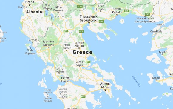 Грек, Македоны хил дээр мөргөлджээ