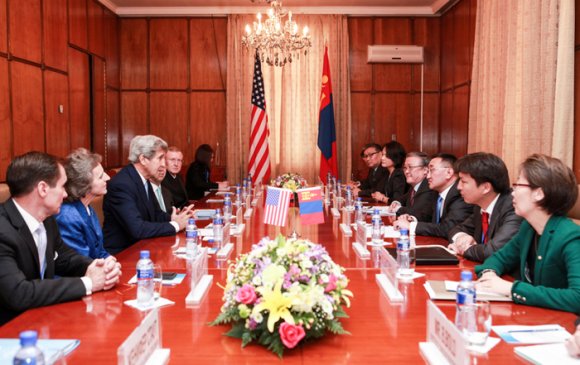 Жон Керри: Дэлхийн иргэн байх үүргээ Монгол биелүүлж байна
