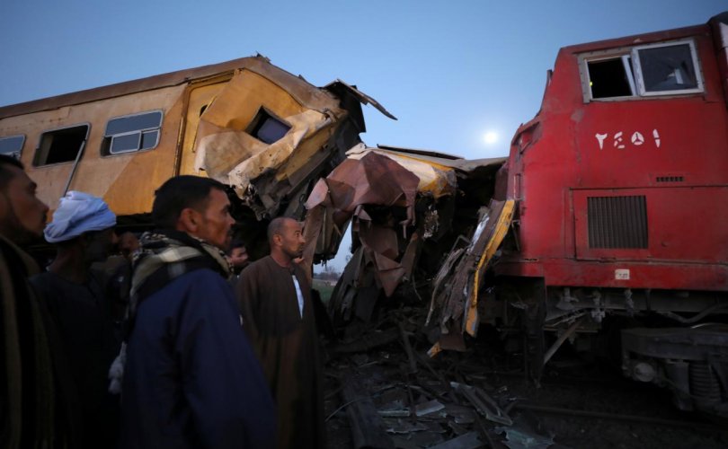 Египетэд галт тэрэг мөргөлдөж, 36 иргэн нас барав