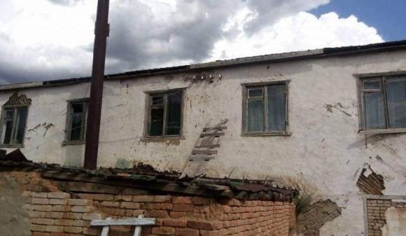 Цэнхэрмандал сумын байр нурж, нэг хүн бэртжээ