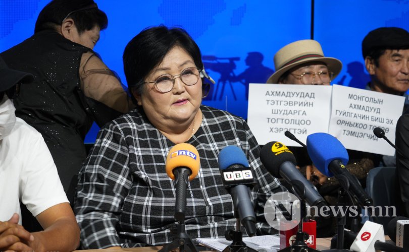 "Банкууд тэтгэврийн зээлд давхар хүү бодож, ахмадуудыг мөлжиж байна"