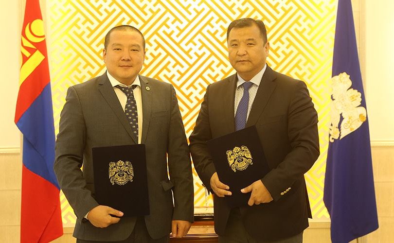 Монголын хуульчдын холбоотой хамтран aжиллах гэрээнд гарын үсэг зурлаа