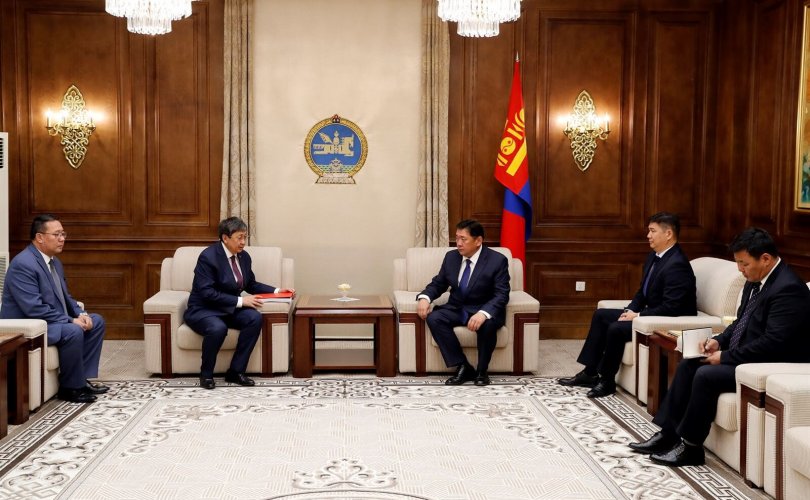 Монгол Улсын 2019 оны төсвийн тухай хуулийн төслийг өргөн барилаа