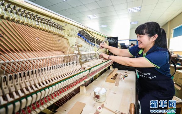 Жилд 50 мянган төгөлдөр хуур үйлдвэрлэдэг суурин