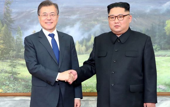 Хоёр Солонгосын удирдагч нар уулзаж байна