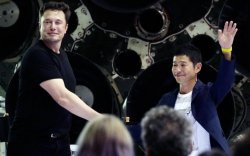 Space X-ийн анхны зорчигч Японы тэрбумтан Юсакү Маэзава