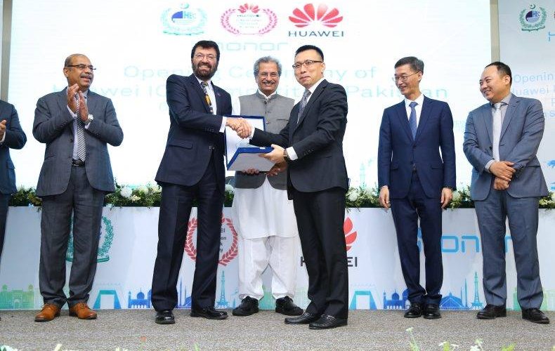 Huawei-гийн тэмцээнд Пакистаны 10 мянган оюутан оролцжээ