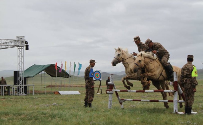 “Аравт” уралдаан монгол цэргийн тэвчээр, монгол морины шандсыг сорив