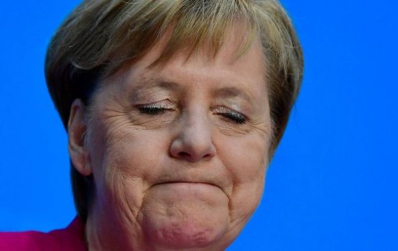 Ангела Меркел 2021 онд албан тушаалаасаа огцорно