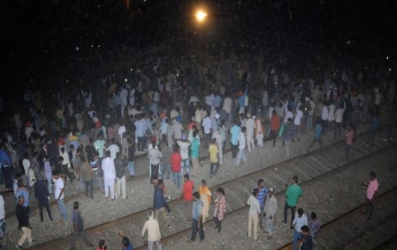 Галт тэрэгний осол болж 61 хүн нас баржээ