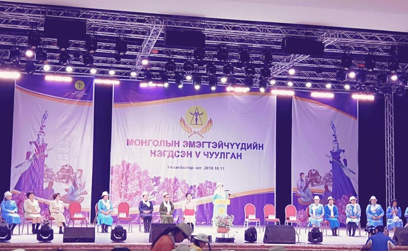 Монголын эмэгтэйчүүдийн холбооны тавдугаар чуулган эхэллээ
