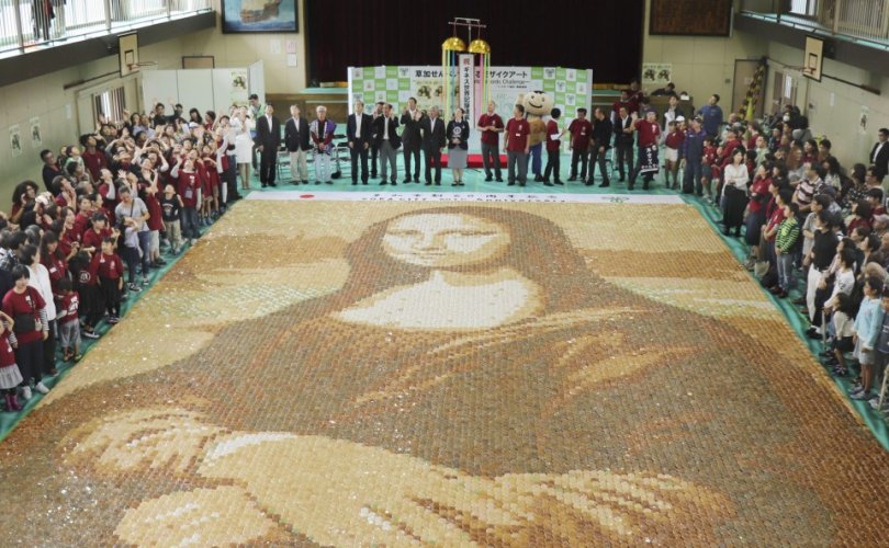 Будааны жигнэмэгээр бүтээсэн аварга том Мона Лиза