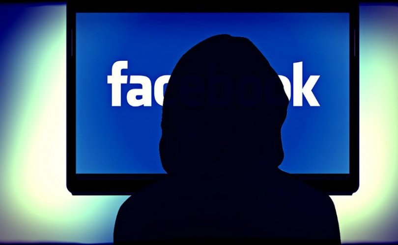 Хакердуулсан 81 мянган facebook хаягийг заржээ