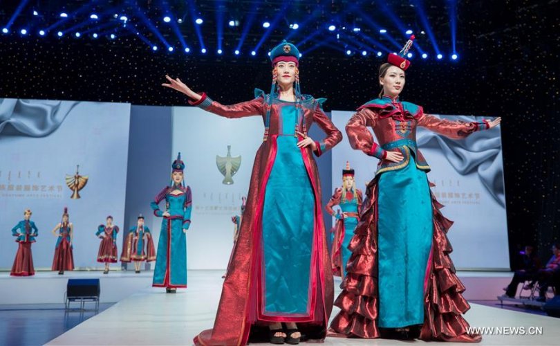 Хөх хотод Монгол үндэсний хувцасны фестиваль болж байна