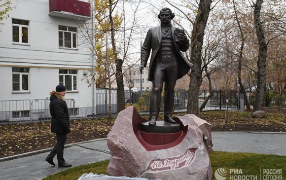Москва хотноо Тургеневийн хөшөөний нээлт боллоо