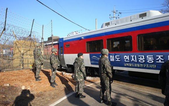 Олон жилийн дараа Өмнөдийн галт тэрэг Хойд Солонгост нэвтэрлээ