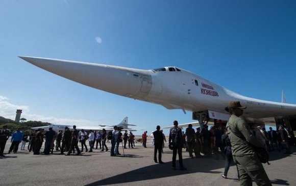 Оросын “Ту-160” стратегийн бөмбөгдөгч хоёр онгоц Венесуэлд очжээ