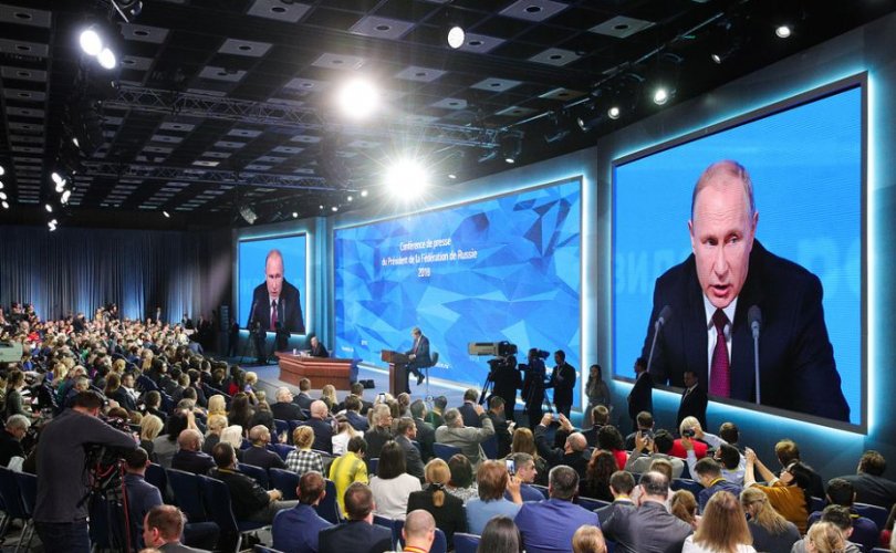 Путин оны төгсгөлд зохион байгуулдаг хэвлэлийн хурлаа хийж байна