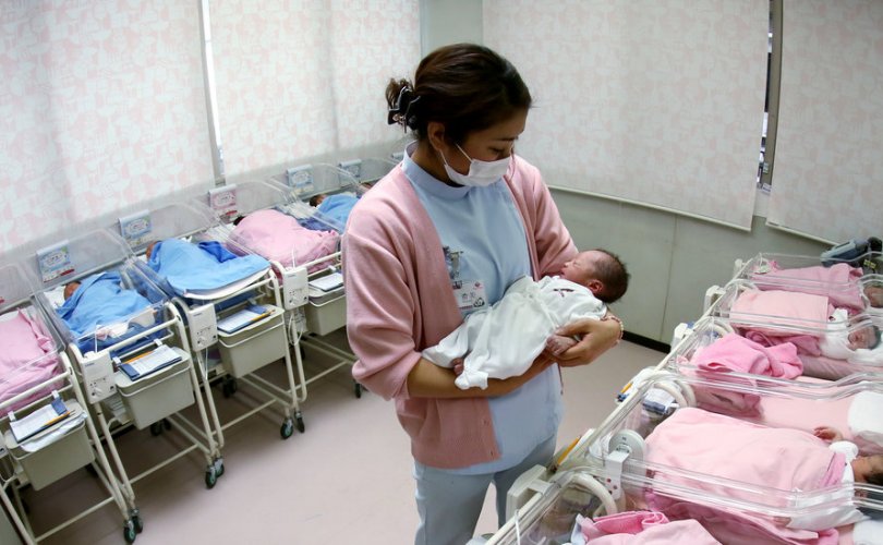 Японд төрөлтийн тоо түүхэн дэх хамгийн бага үзүүлэлттэй гарчээ