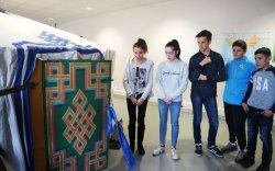 Францын дунд сургуулийн сурагчид Монгол өв соёлыг судалж байна