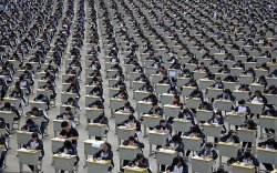 Хятадын төрийн албан хаагчийн шалгалтад нэг сая орчим хүн өрсөлджээ