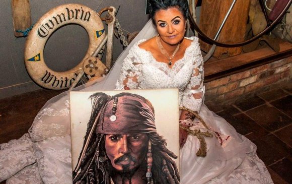 Далайн дээрэмчний 300 настай сүнстэй гэрлэсэн эмэгтэй салахаар шийджээ