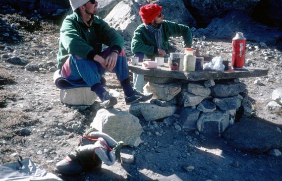 Гималайн нуруунд 30 жилийн өмнө сураггүй болсон уулчдын цогцсыг олжээ
