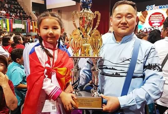 Хөвсгөлийн зургаан настай охин дэлхийн аварга боллоо