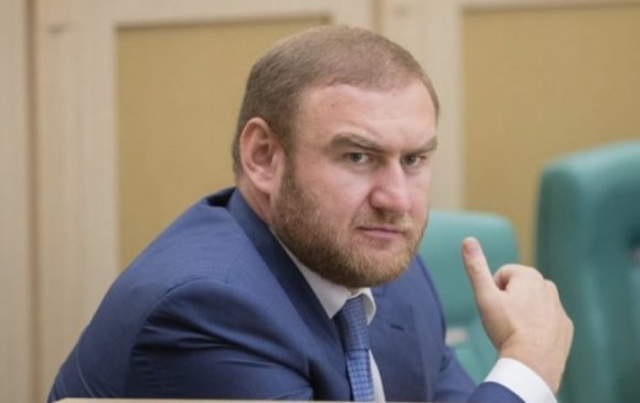 Оросын парламентын гишүүнийг чуулганы танхимаас баривчлав