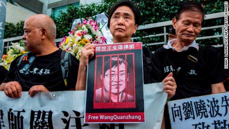 Хятадын хүний эрхийн хуульчид 4,6 жилийн ял оноожээ