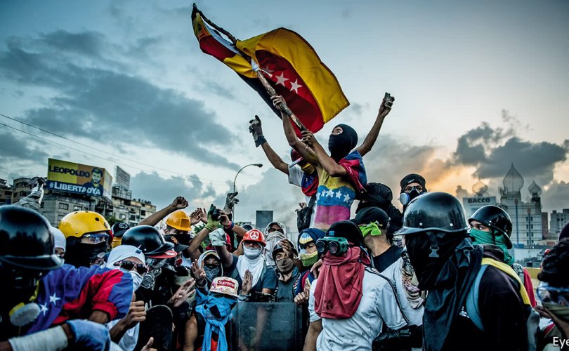 Венесуэлд Н.Мадурогийн эсрэг томоохон жагсаал өрнөв