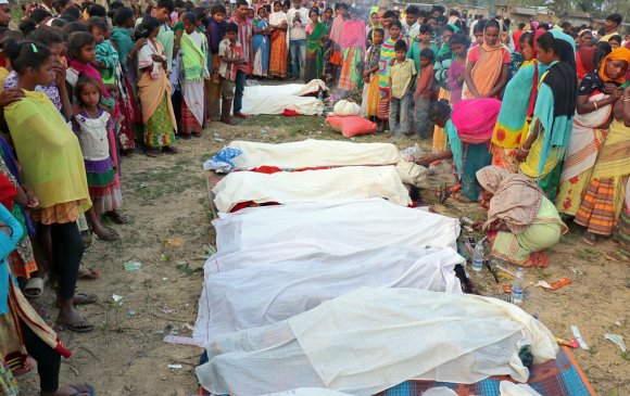 Энэтхэгт 99 хүн согтууруулах ундаанаас хордож амиа алджээ