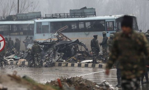 Кашмирт болсон халдлагад 40 хүн амиа алджээ