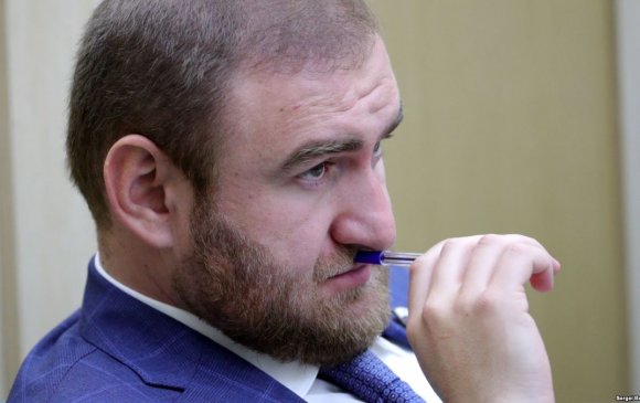 Оросын парламентын гишүүн хоёр сар хоригдоно